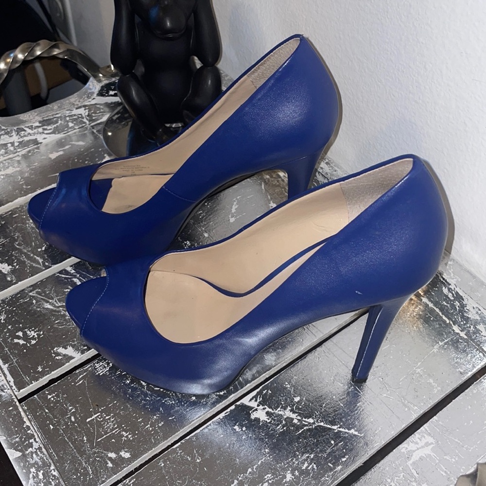Guess 7M blue heels
